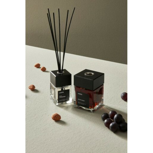 Parfum camera aroma smochine, migdale 5,66x5,66x7,78h, 100 ml