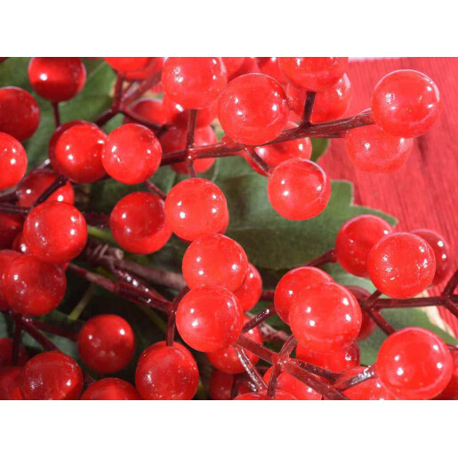 Crenguta fructe rosii artificiale 53.5 cm