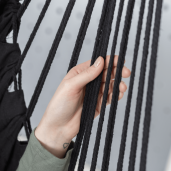 Hamac suspendabil din textil gri inchis Oframe 100x55x130 cm